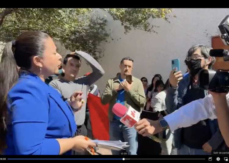 Docentes inconformes intentaron bloquear asamblea del SPAUAZ, pero fueron desalojados